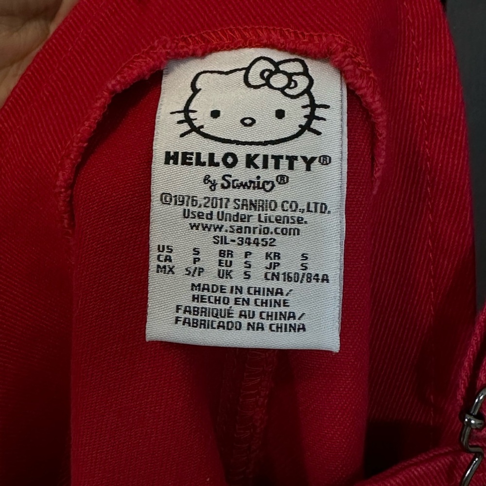 Hello Kitty Red and White Fabric Label - Picture 5 of 8